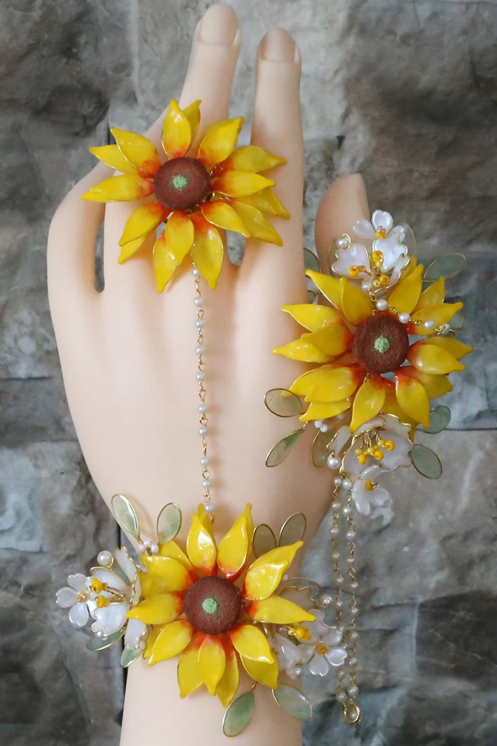 Sunflower Serenity – Handmade Resin Sunflower Haathphool for Haldi, Mehndi & Bridal Looks
