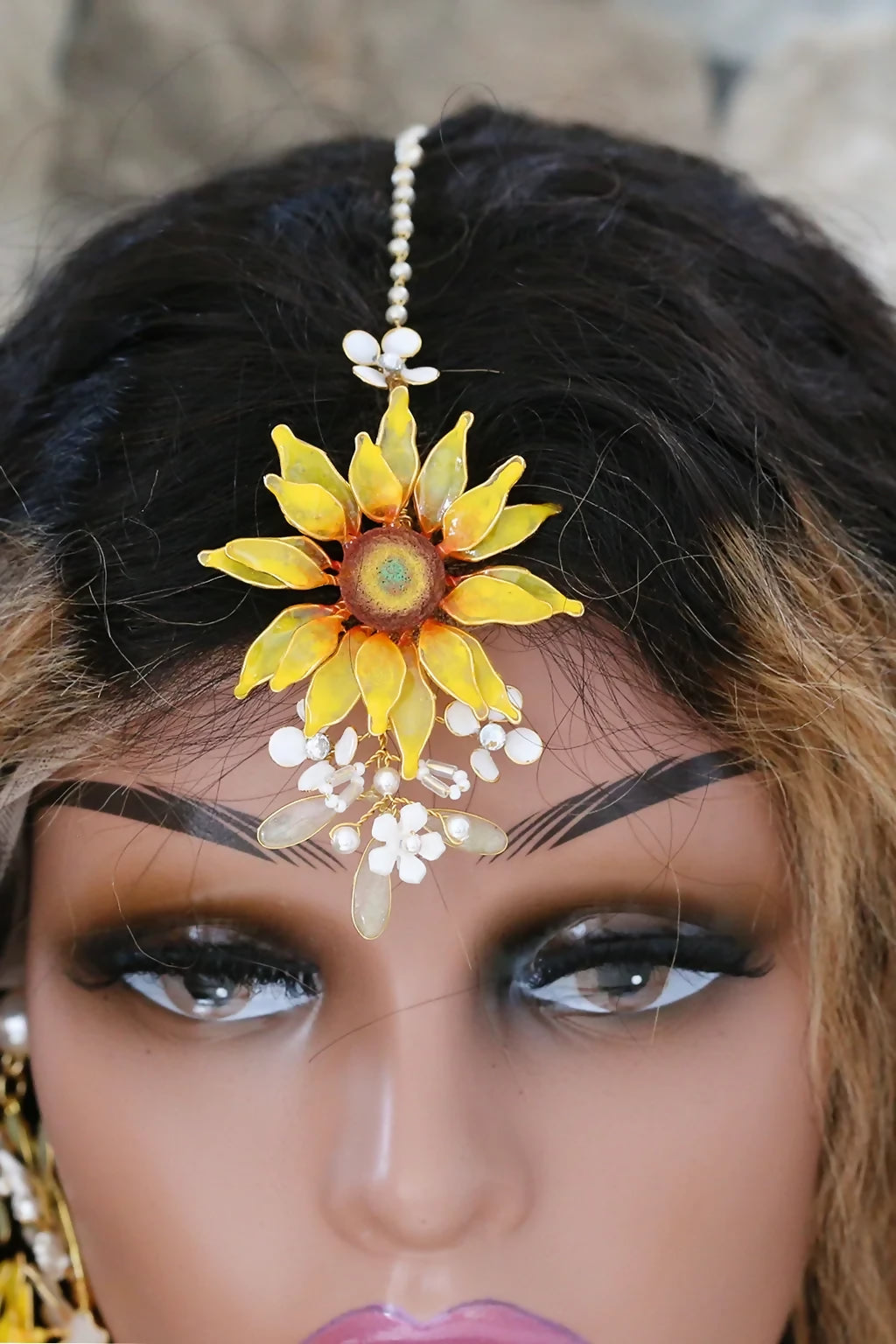Sunflower Serenity – Handmade Resin Sunflower Maangtika for Haldi, Mehndi & Wedding Looks
