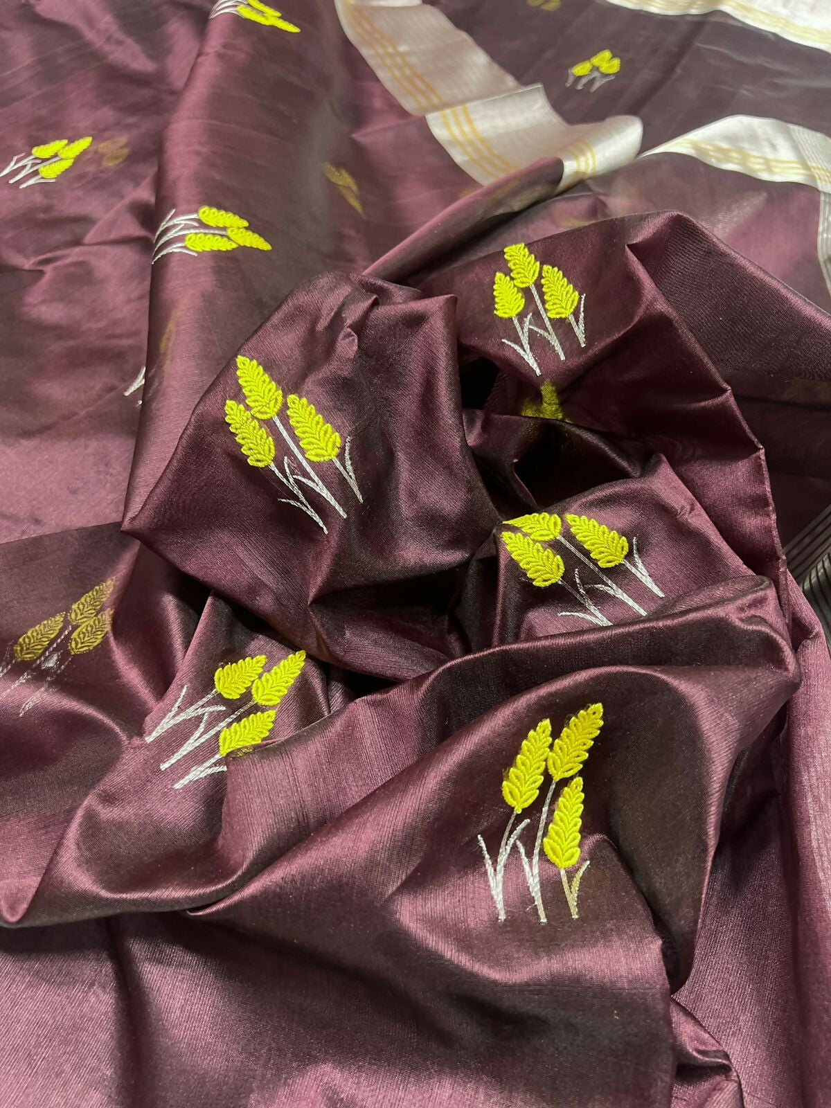 Wine Floral Pattu