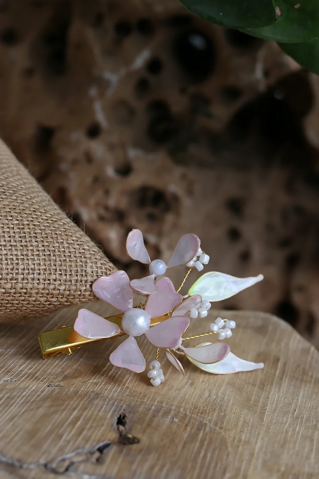 Aurora’s Whisper – Handmade Resin Floral HairClip in Soft Blush & Pearl