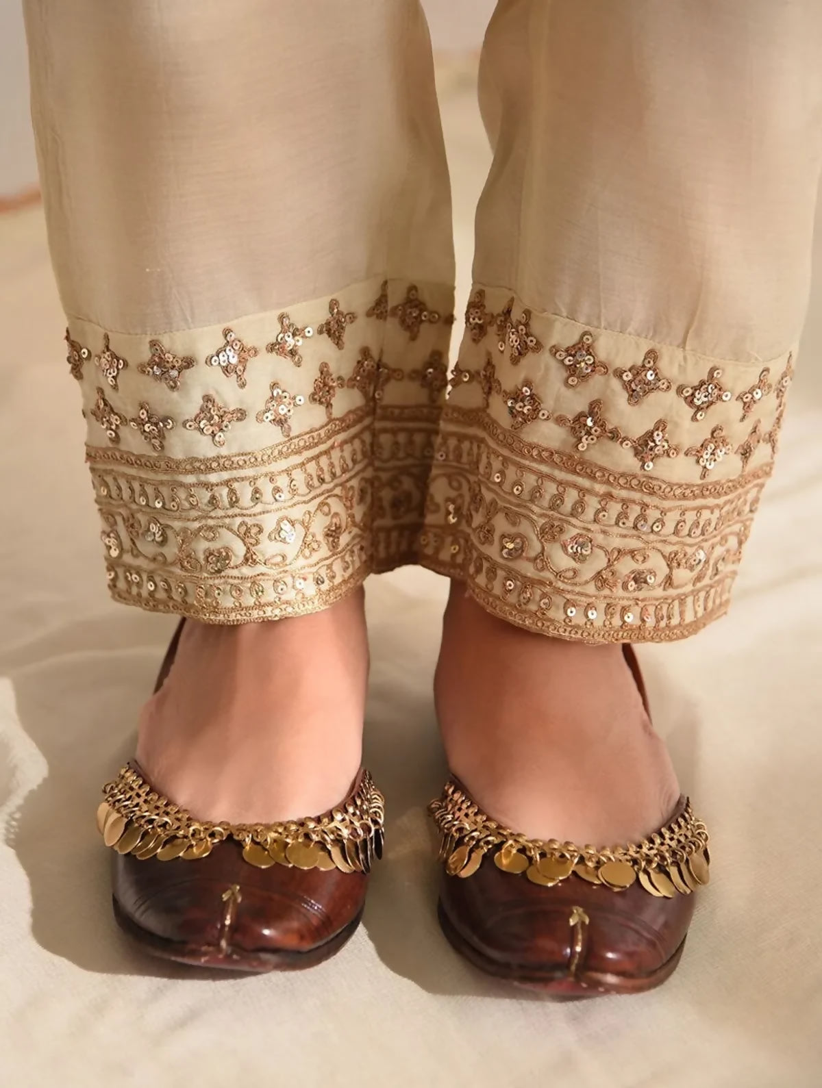 Glamy – Dark Maroon Elegance