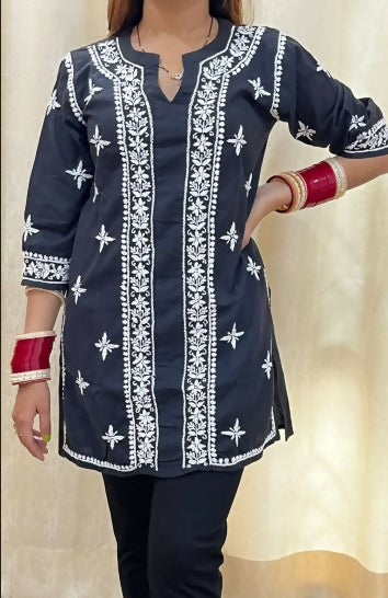 Noir Contrast Chikankari
